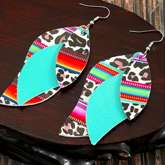 S-Shaped MultiLayer Colorful Leopard Dangle Earrings - Picture 2 of 3